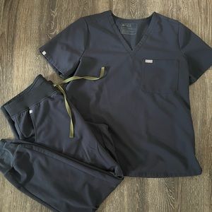 Women’s L quiet navy scrub set